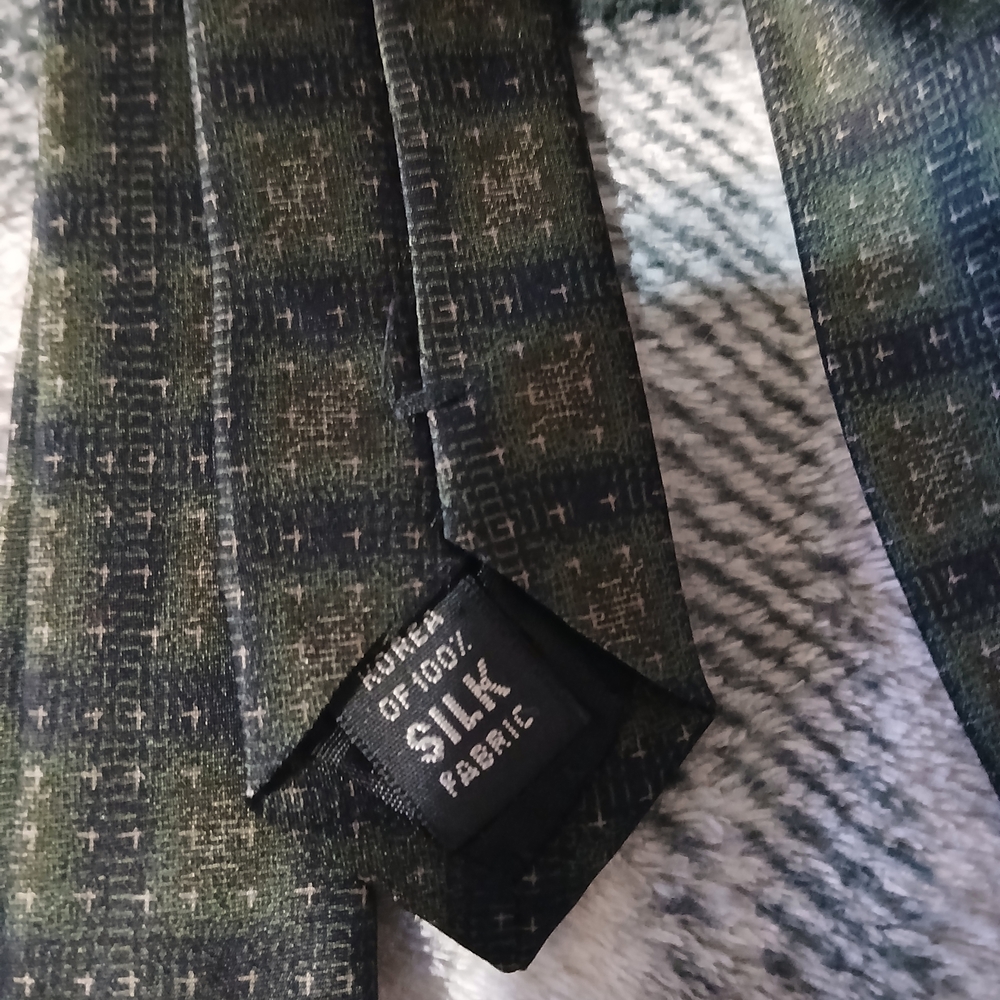 Bill Blass Dark Green Tie - Picture 3 of 3